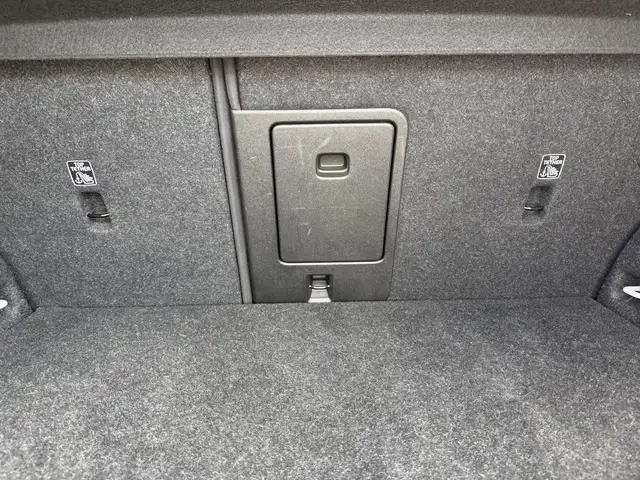 Volvo XC40 view 15
