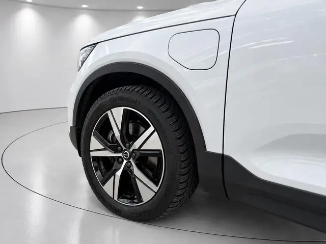 Volvo XC40 view 17