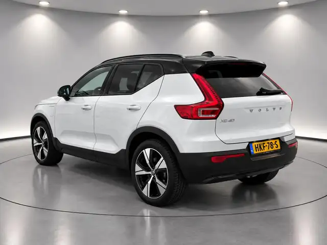 Volvo XC40 view 16