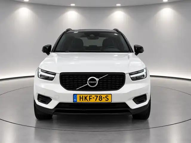 Volvo XC40 view 12