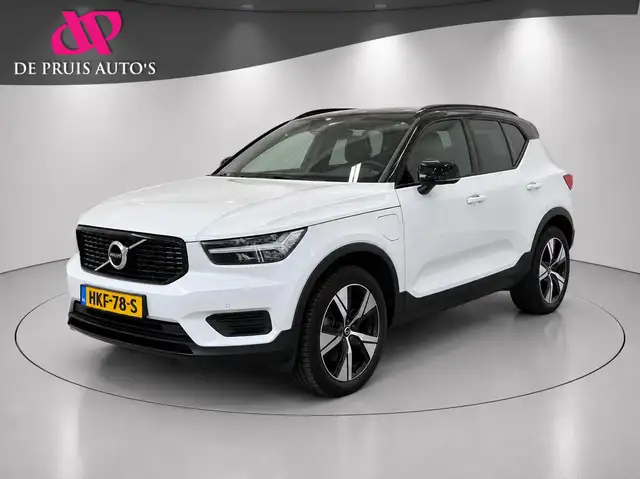 2022 Volvo XC40 in White for sale