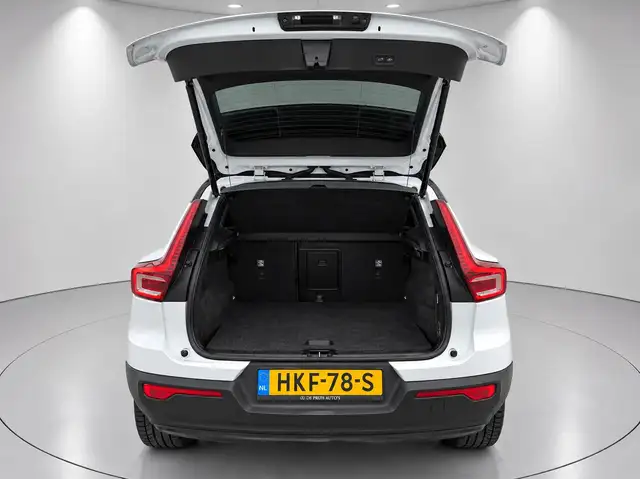 Volvo XC40 view 6