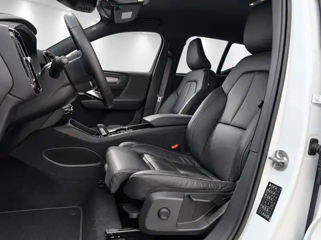Volvo XC40 view 4