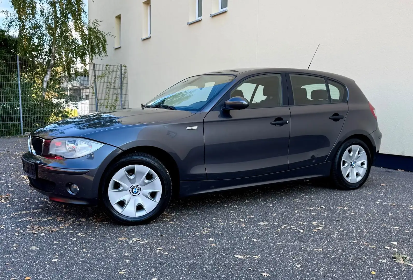 BMW 116 i KLIMA PDC TÜV U. SERVICE NEU ALLWETTERREIFE Noir - 2