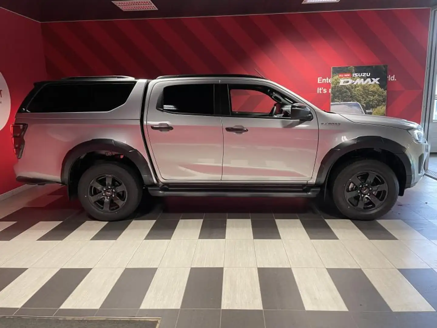 Isuzu D-Max DC - V-Cross + Hardtop + Trekhaak Argintiu - 2