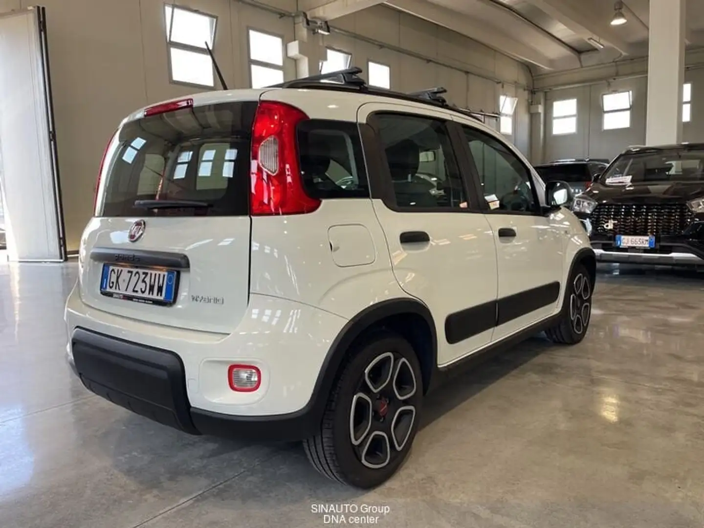 Fiat Panda 1.0 FireFly S&S Hybrid con barre portatutto Bianco - 2