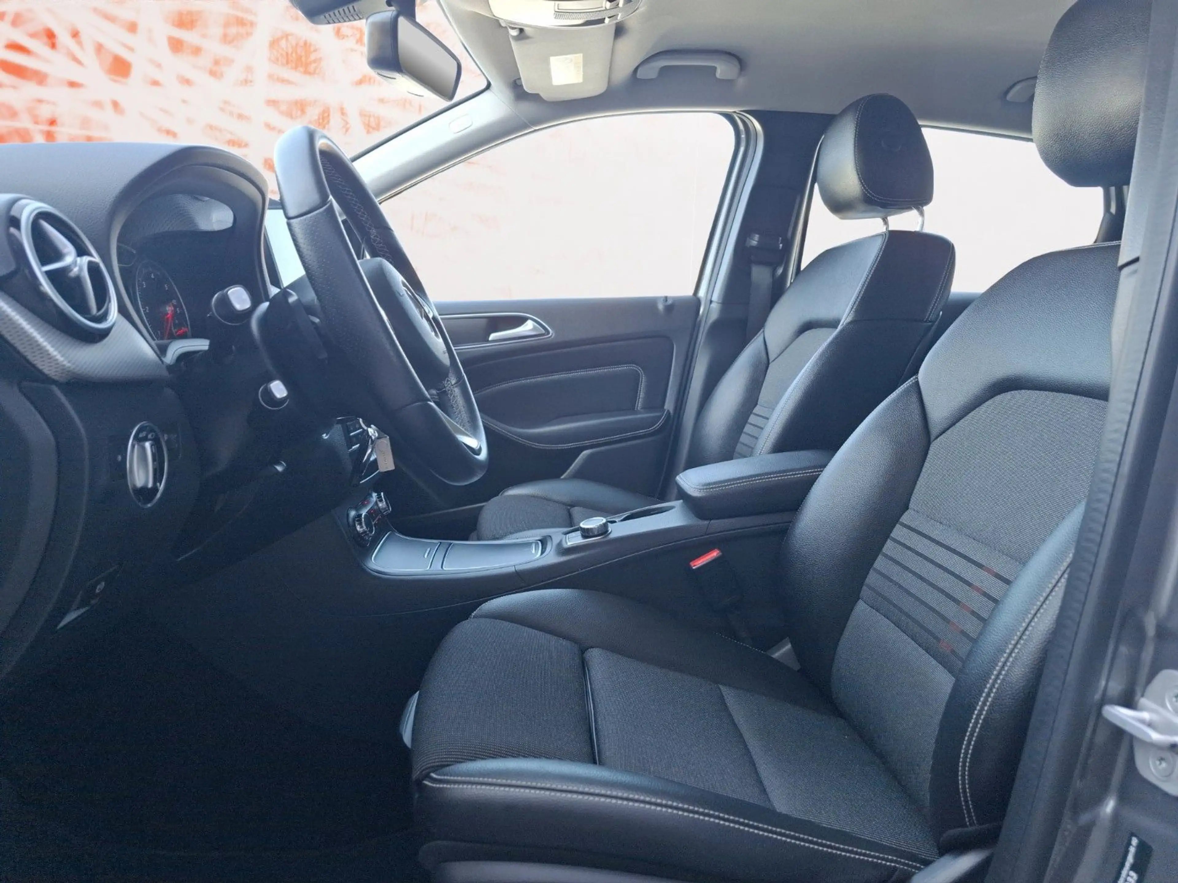 Mercedes-Benz B 180 CDI ! Automatik ! PDC ! NAVI ! AHK ! — photo 9
