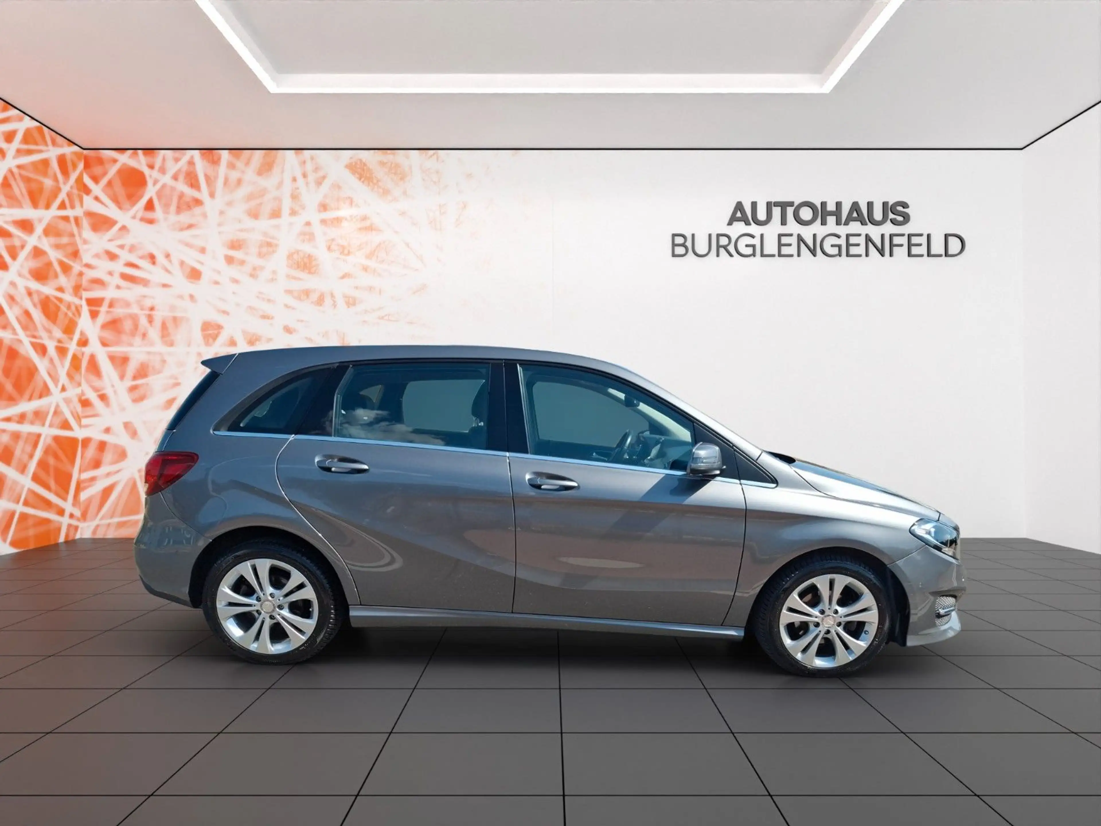 Mercedes-Benz B 180 CDI ! Automatik ! PDC ! NAVI ! AHK ! — photo 4