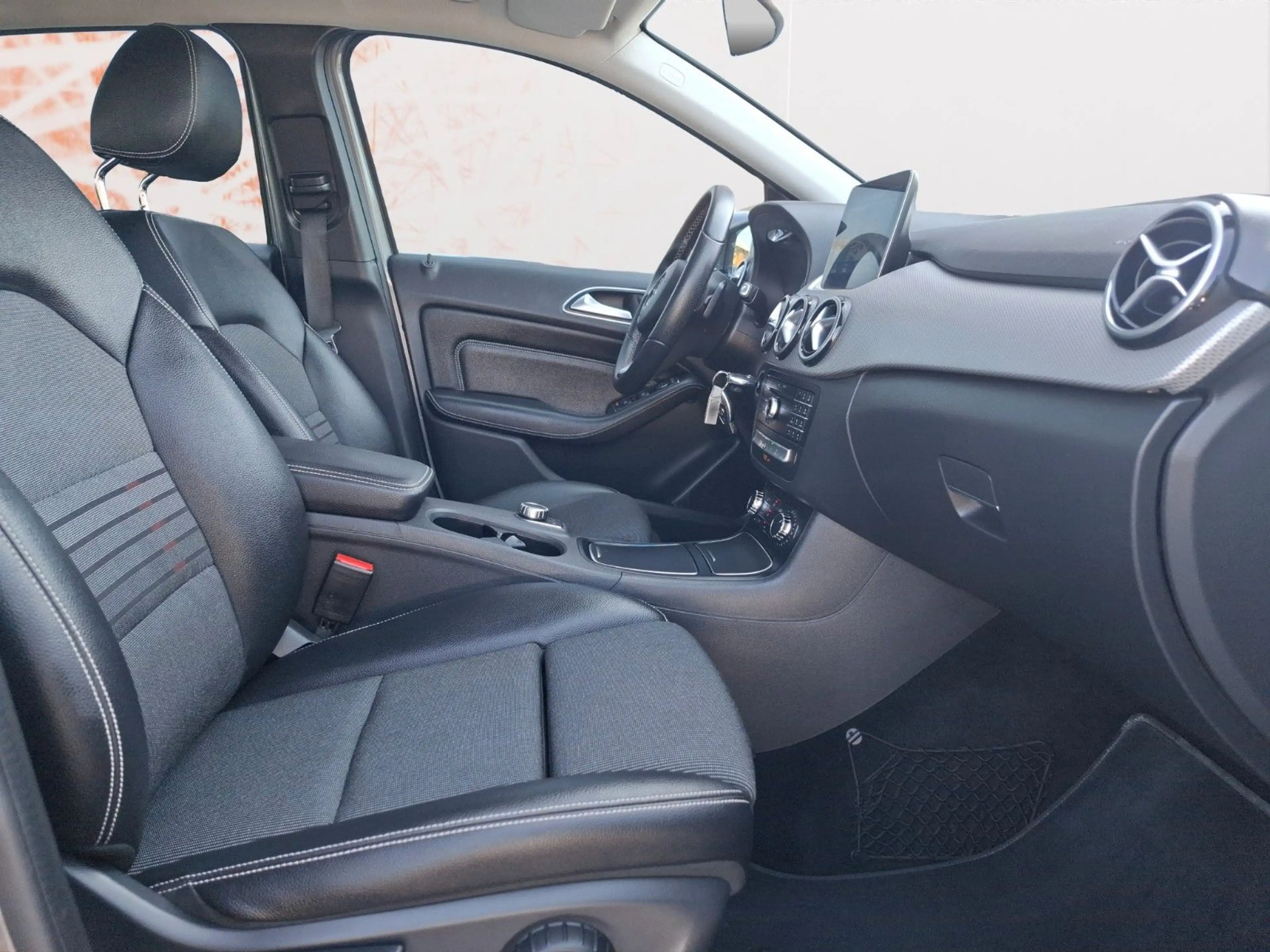 Mercedes-Benz B 180 CDI ! Automatik ! PDC ! NAVI ! AHK ! — photo 10