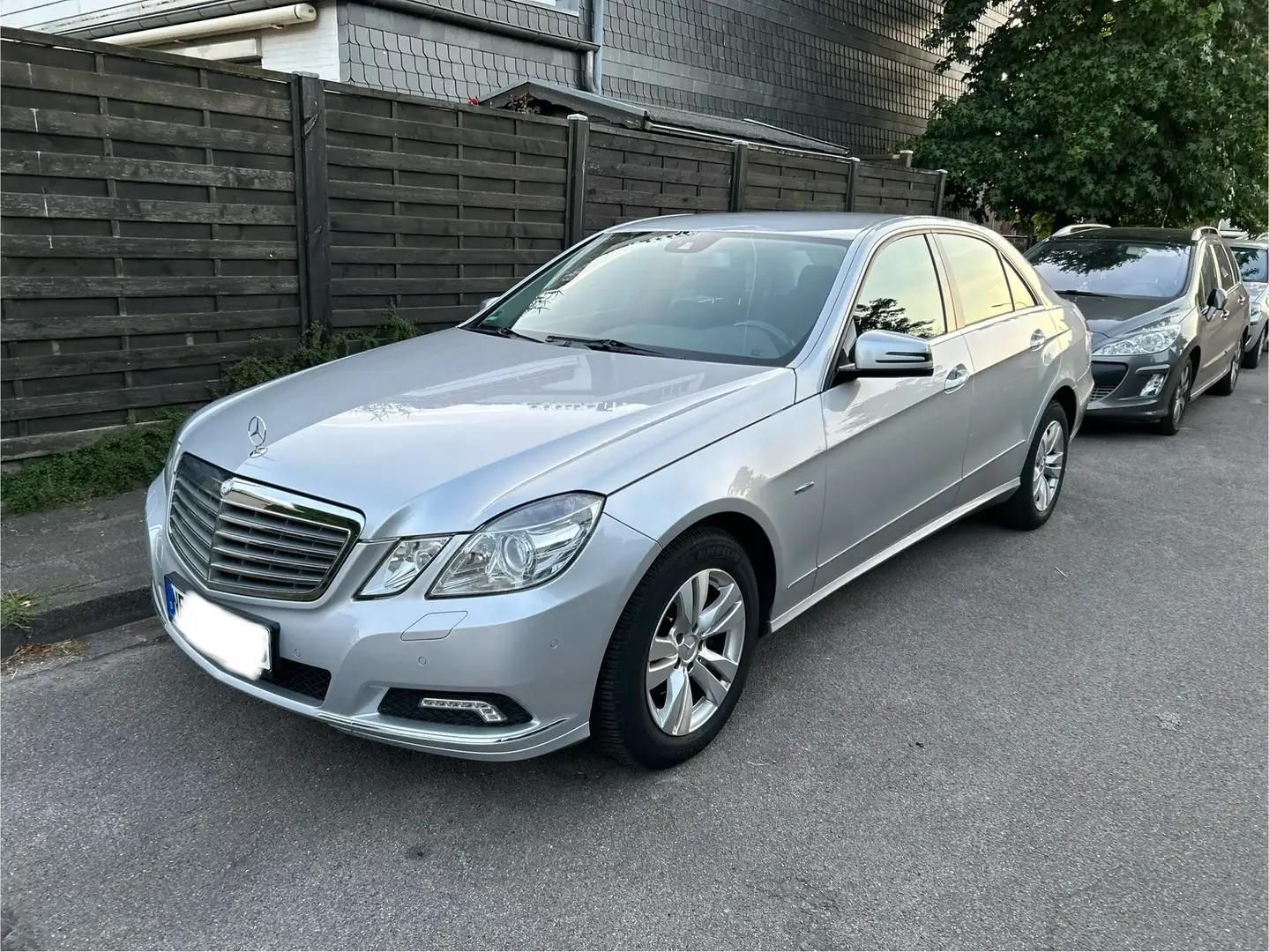 Mercedes-Benz E 220 E 220 CDI DPF BlueEFFICIENCY Automatik Elegance - 1