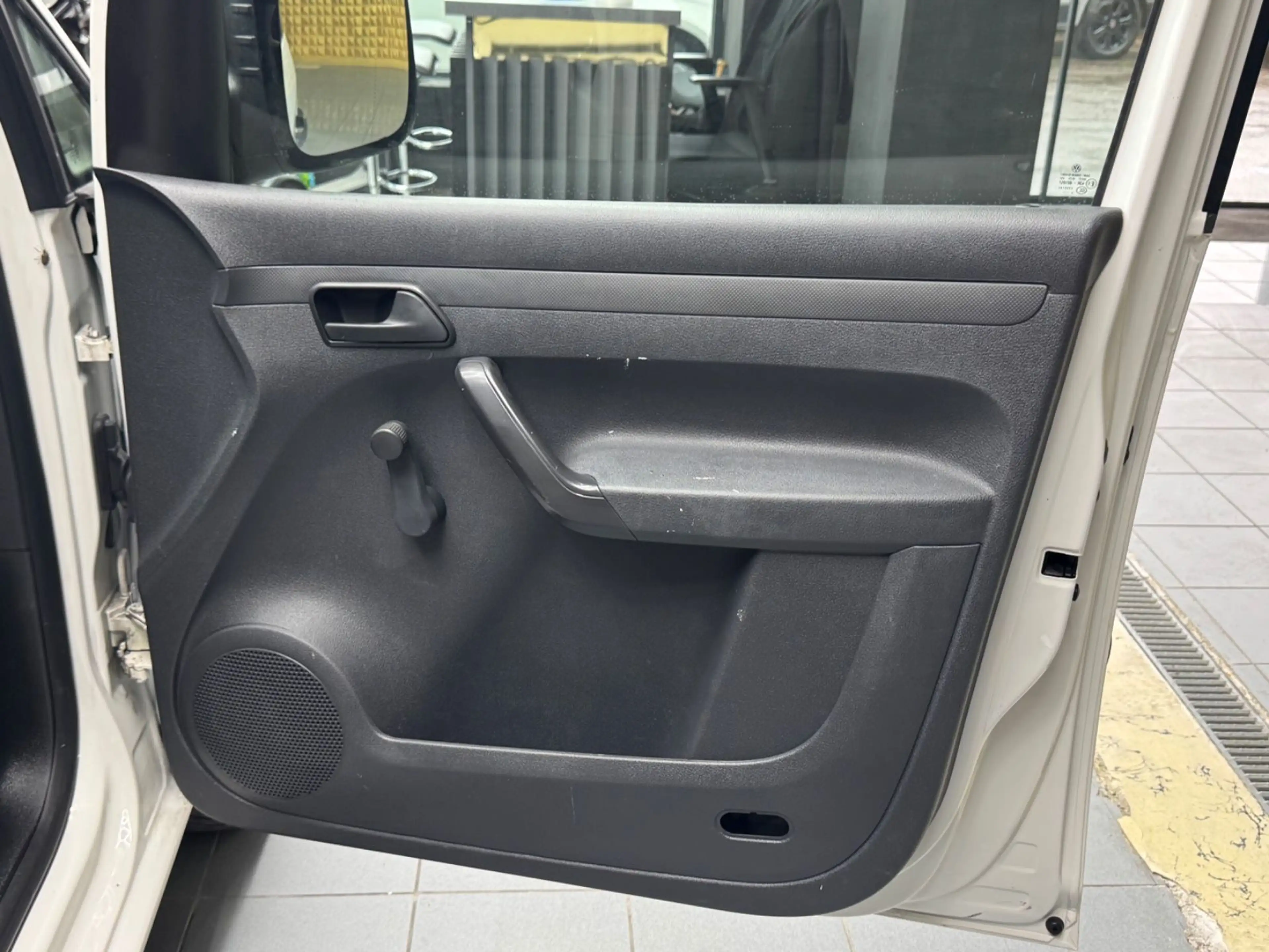 Volkswagen Caddy — photo 11