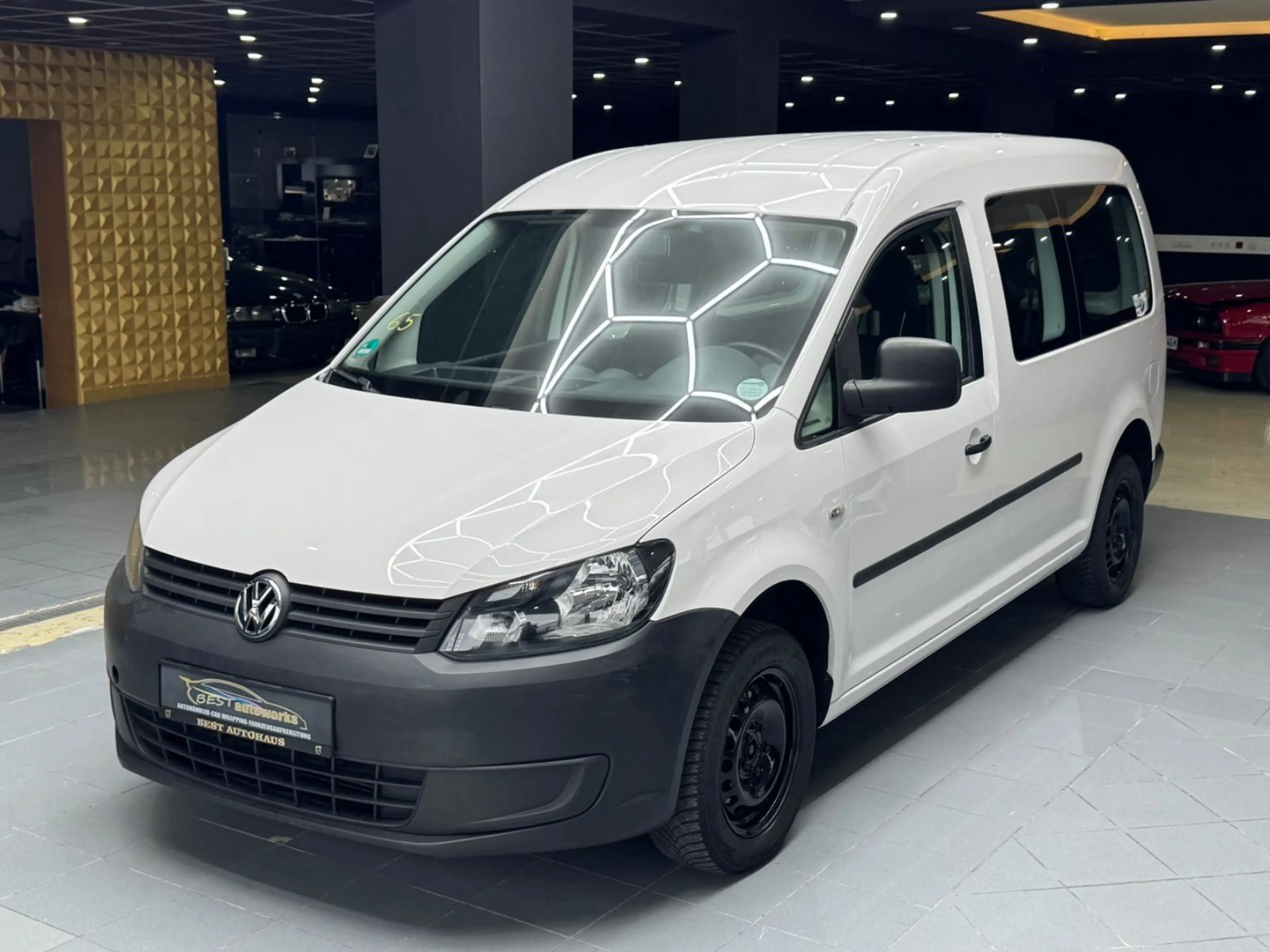 Volkswagen Caddy — photo 2