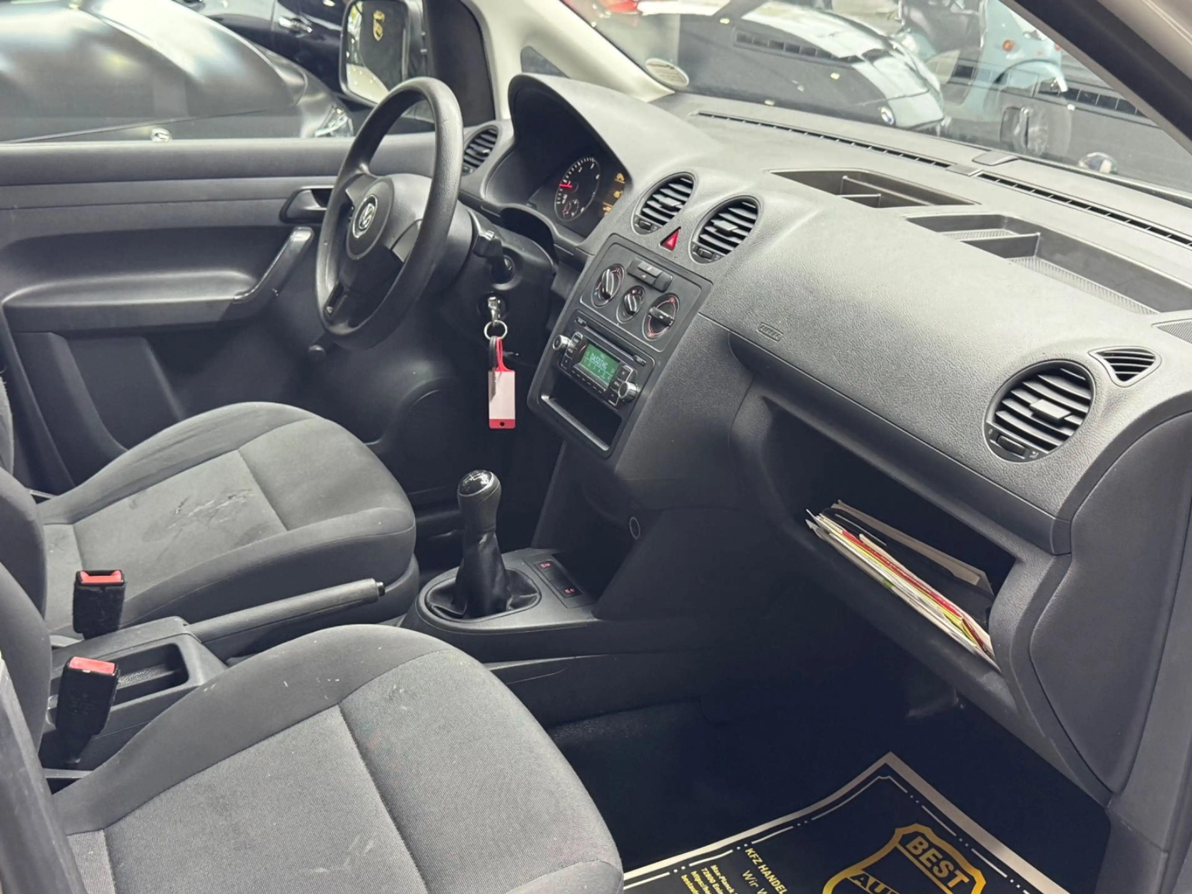 Volkswagen Caddy — photo 8