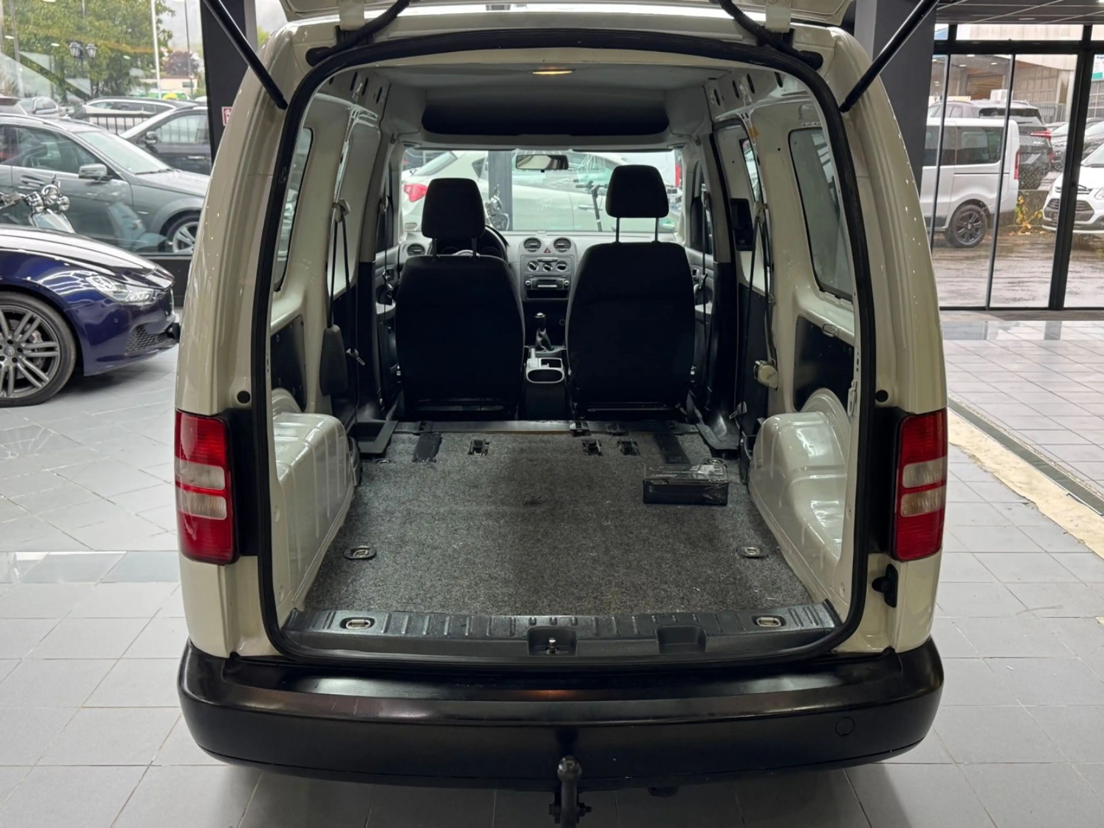 Volkswagen Caddy — photo 7