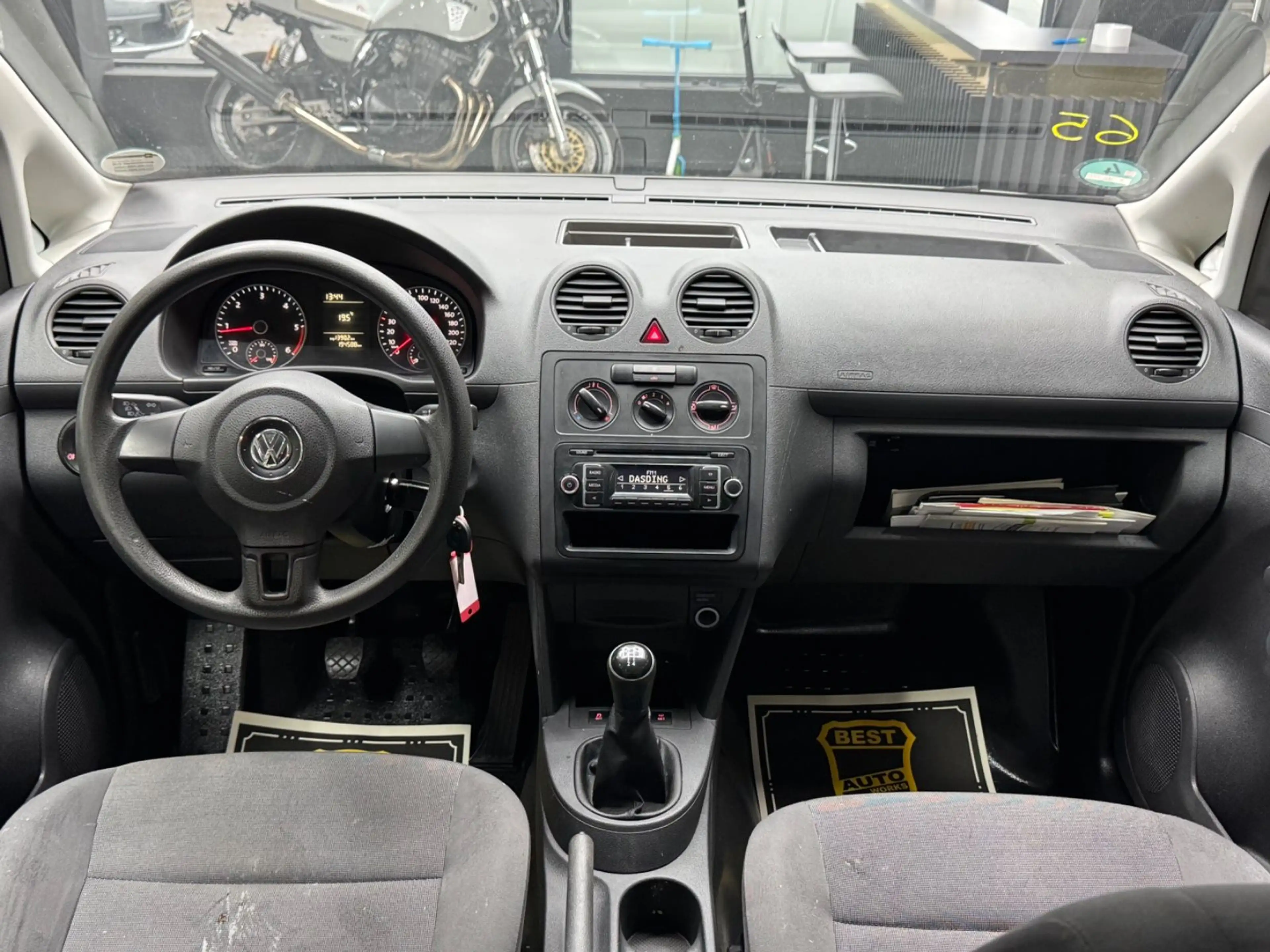 Volkswagen Caddy — photo 9