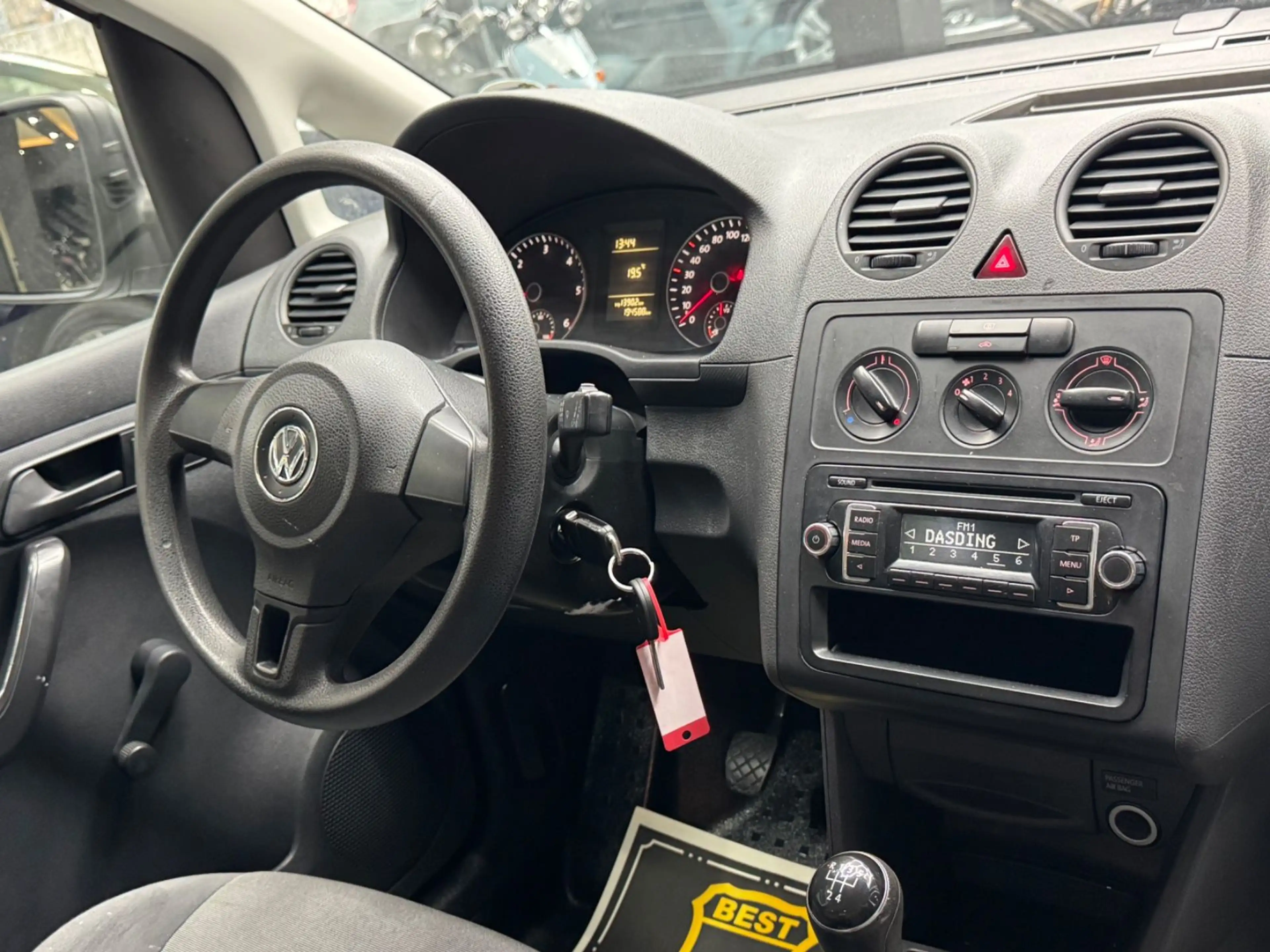 Volkswagen Caddy — photo 10