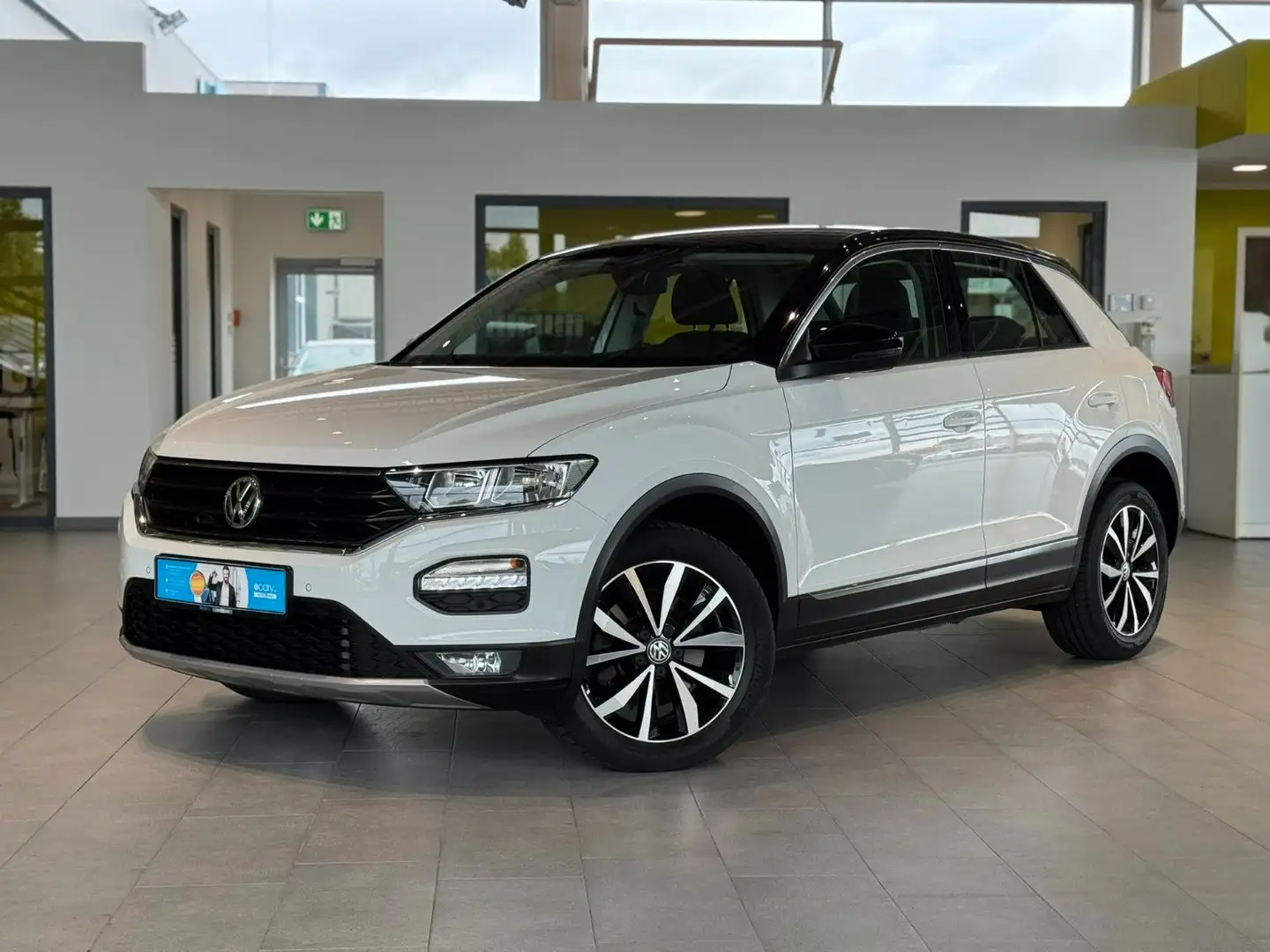 Volkswagen T-Roc Style 4Motion*PDC*ACC*SHZ*GroßesNavi* White - 1