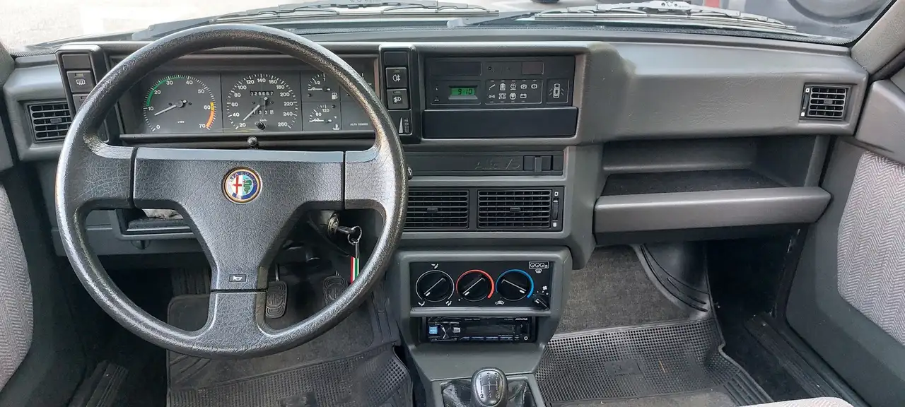 Alfa Romeo 75 2.0i ts, foto 11