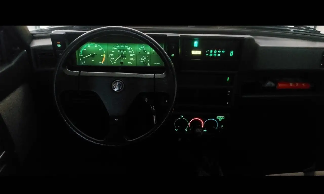 Alfa Romeo 75 2.0i ts, foto 4