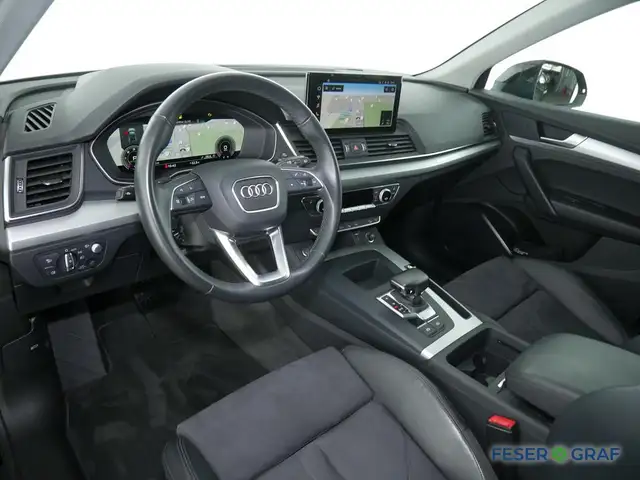 Audi Q5 view 8