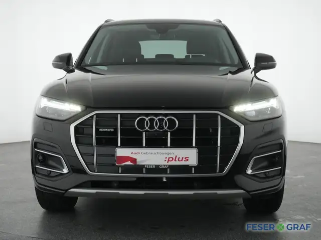 Audi Q5 view 12