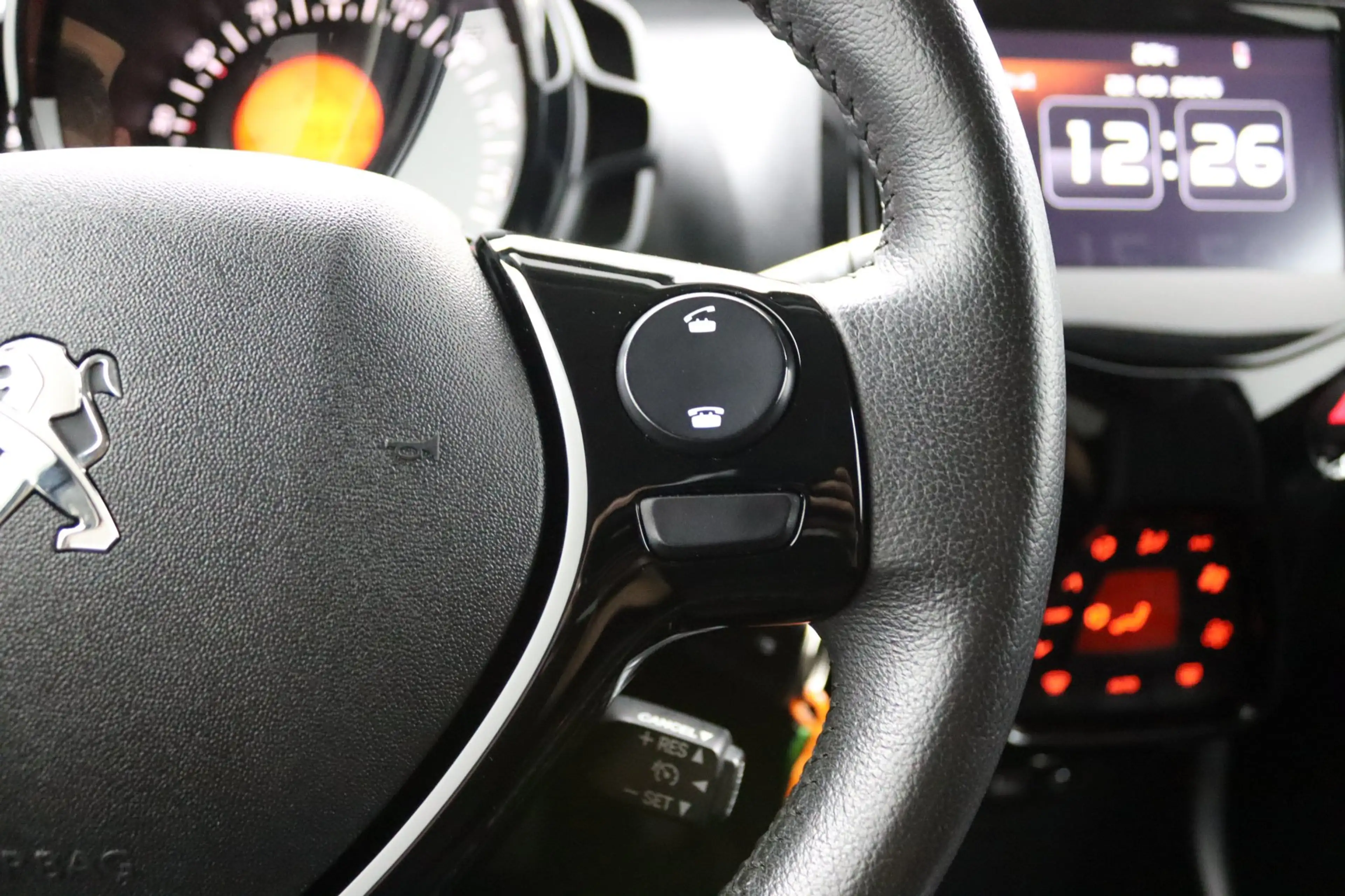 Peugeot 108 1.0 e-VTi Allure | Climate Control | CarPlay/Andro — photo 12
