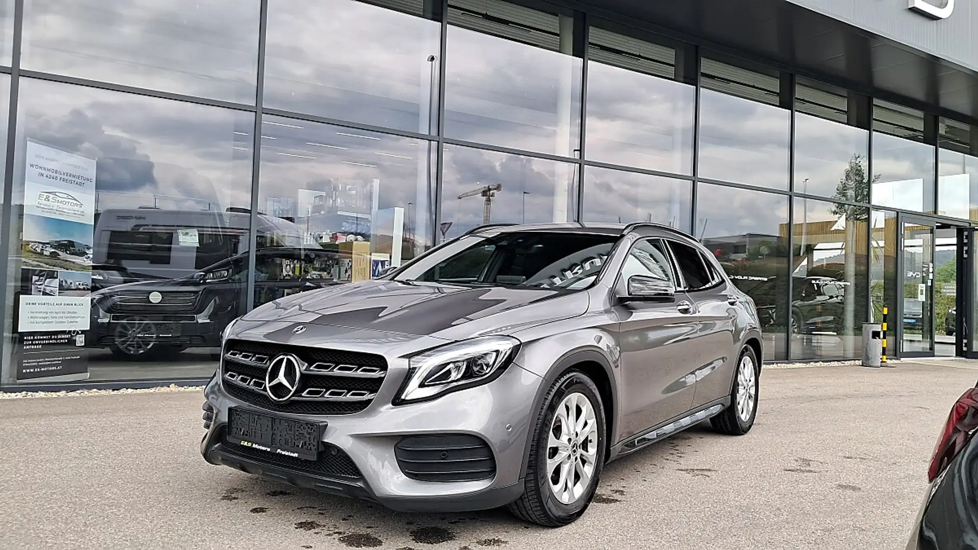 Mercedes-Benz GLA 200 d Austria Edition, AMG Line Grau - 1