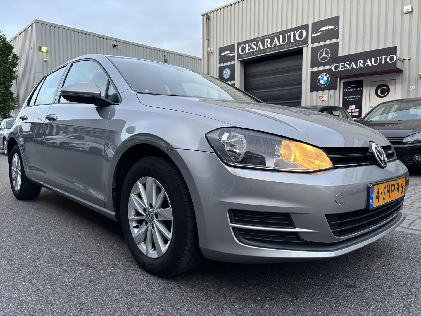 Volkswagen Golf 1.2 TSI 5 DEURS / 180 DKM / DEALER ONDERHOUDEN Grau - 1