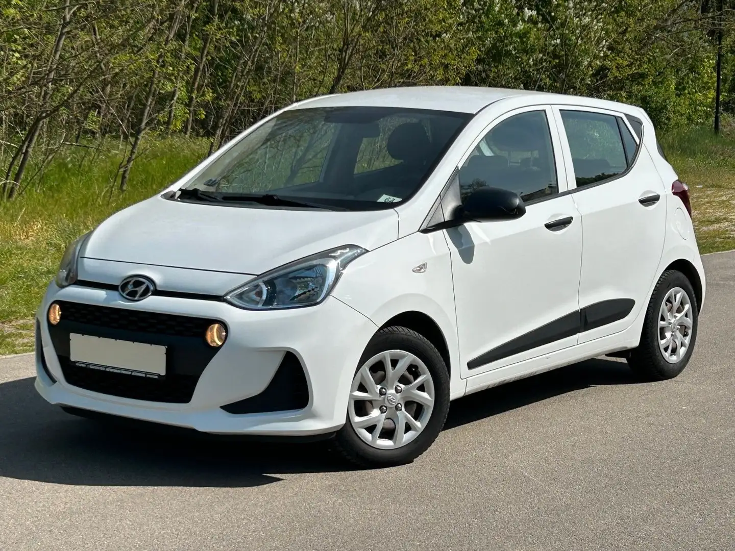 Hyundai i10 1.0 Classic *Klima*Isofix*Allwetter*USB*AUX* Weiß - 1