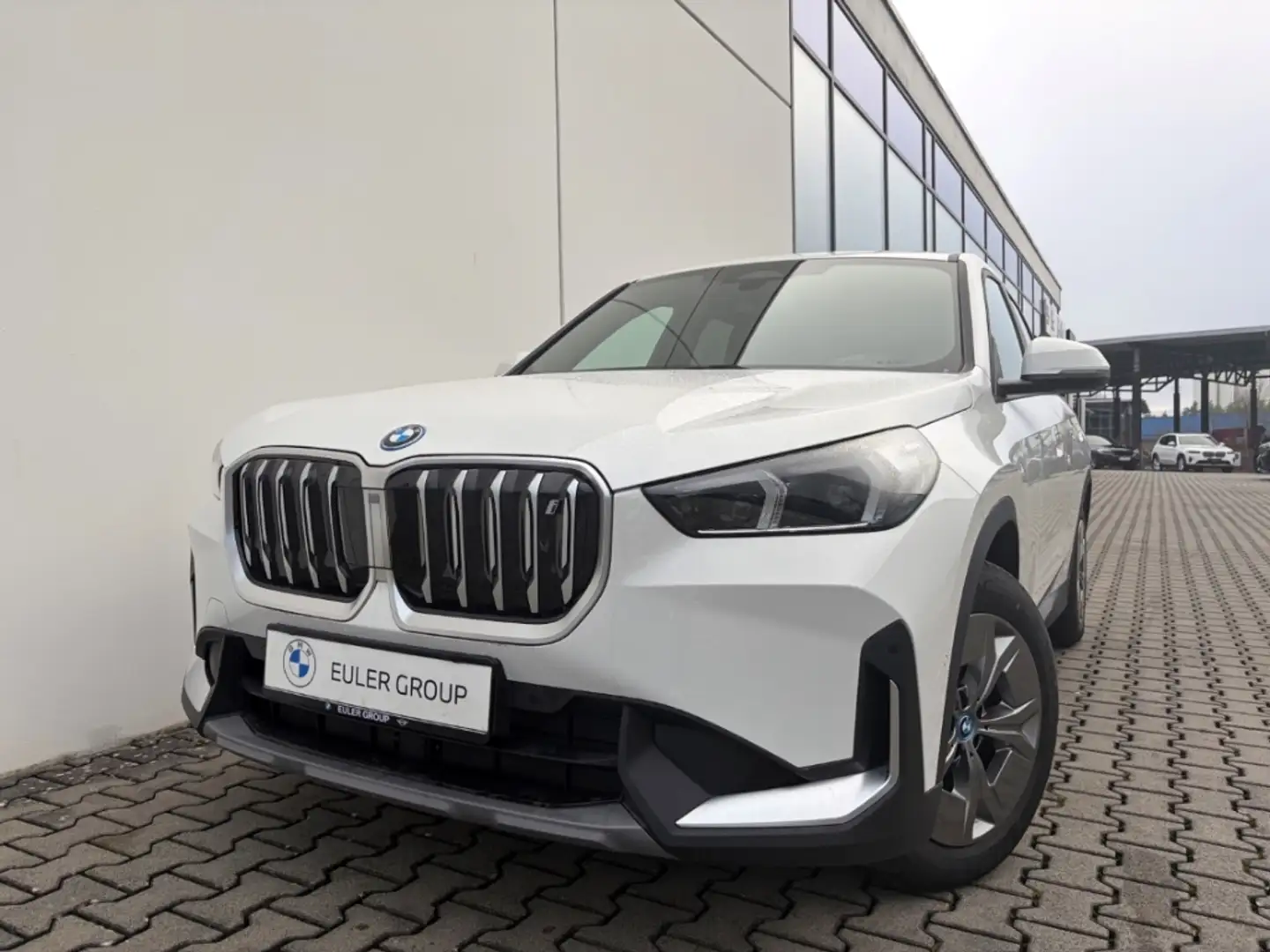 BMW iX1 xDrive 30 A Keyless SHZ Parkass LED Sportsitz Weiß - 1