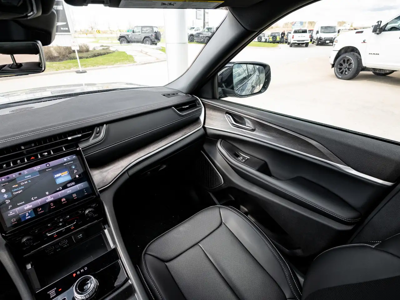 Jeep Grand Cherokee снимка Jeep Grand Cherokee