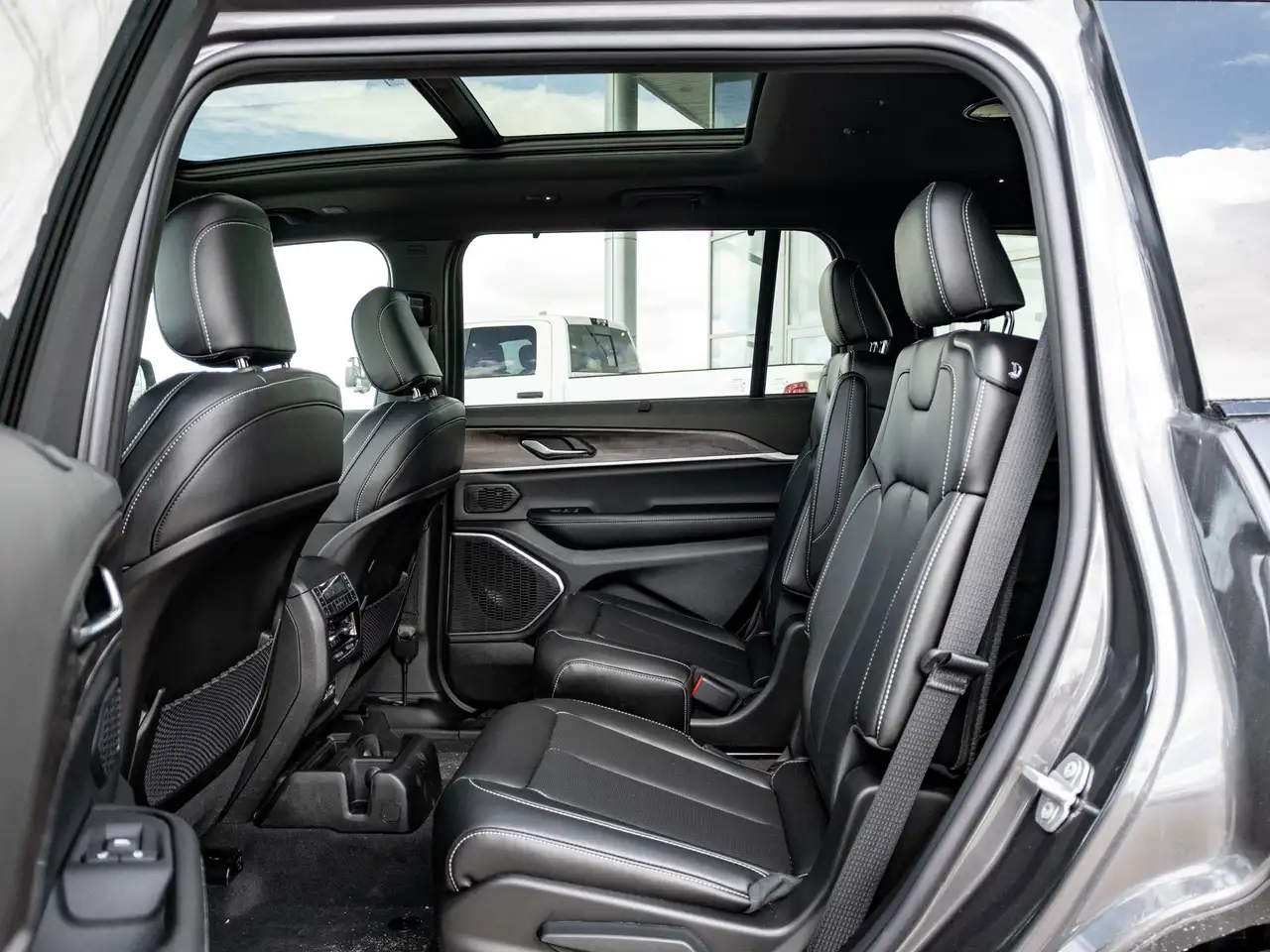 Jeep Grand Cherokee снимка Jeep Grand Cherokee