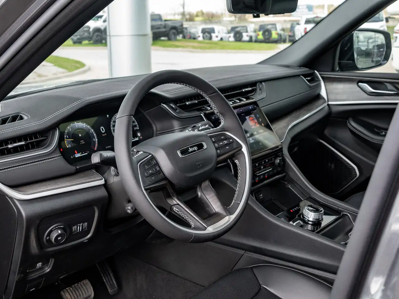 Jeep Grand Cherokee снимка Jeep Grand Cherokee