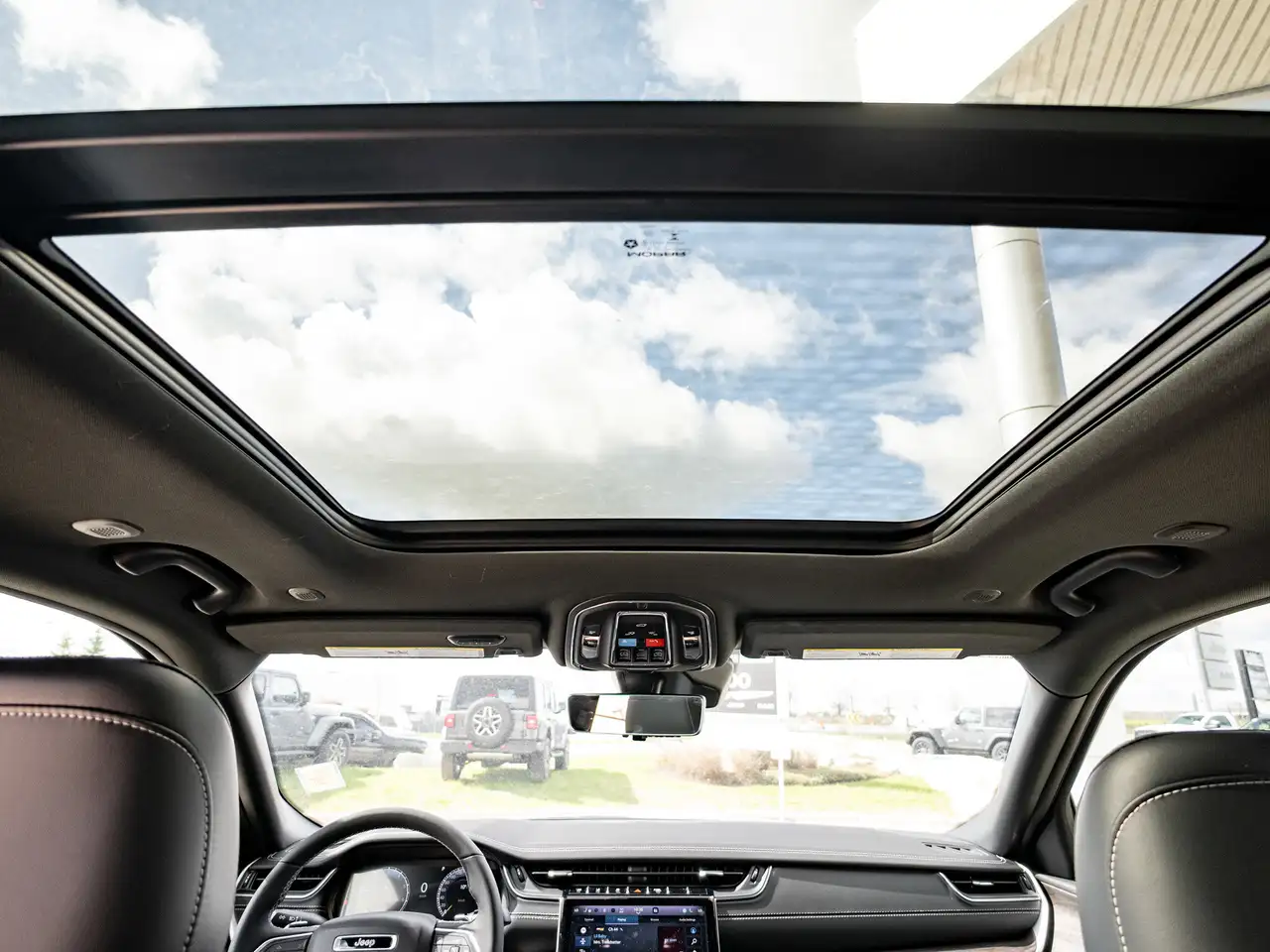 Jeep Grand Cherokee снимка Jeep Grand Cherokee