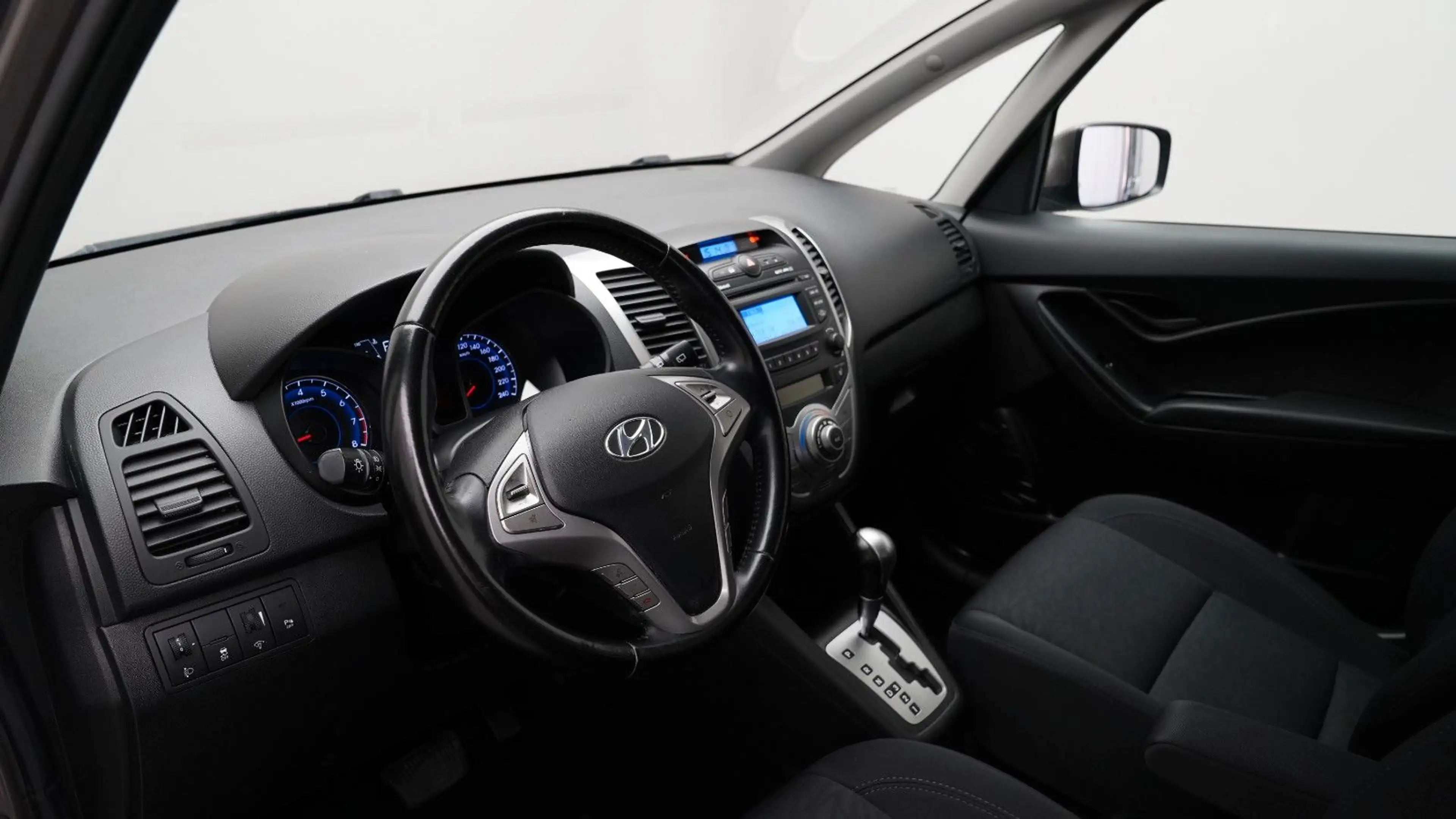 Hyundai iX20 1.6 Comfort *KLIMA*BLUETOOTH*PDC*SHZ* — photo 8