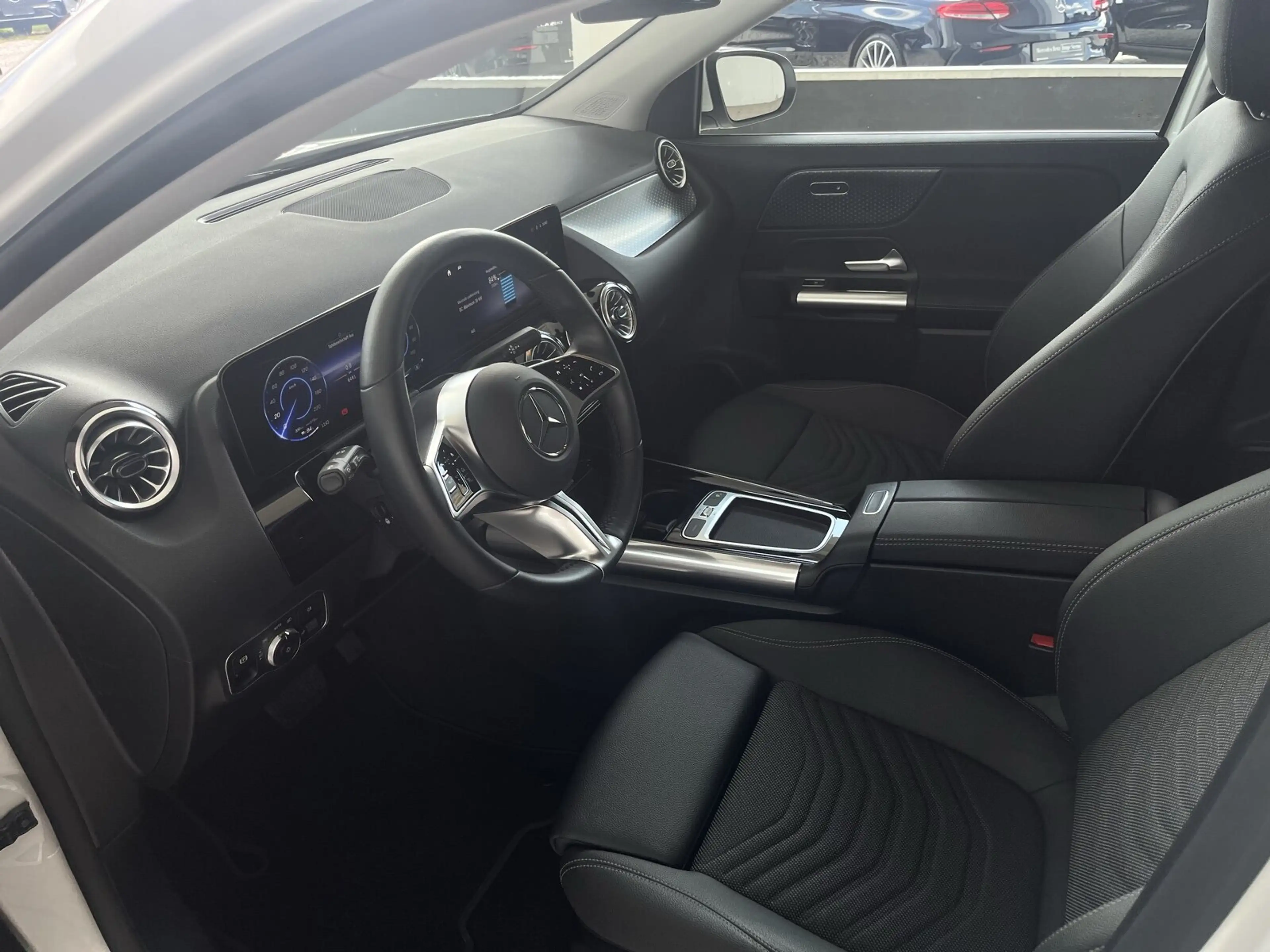 Mercedes-Benz EQA 300 EQA 300 4M Progressive/Distronic/Kamera/LED/Navi — photo 9