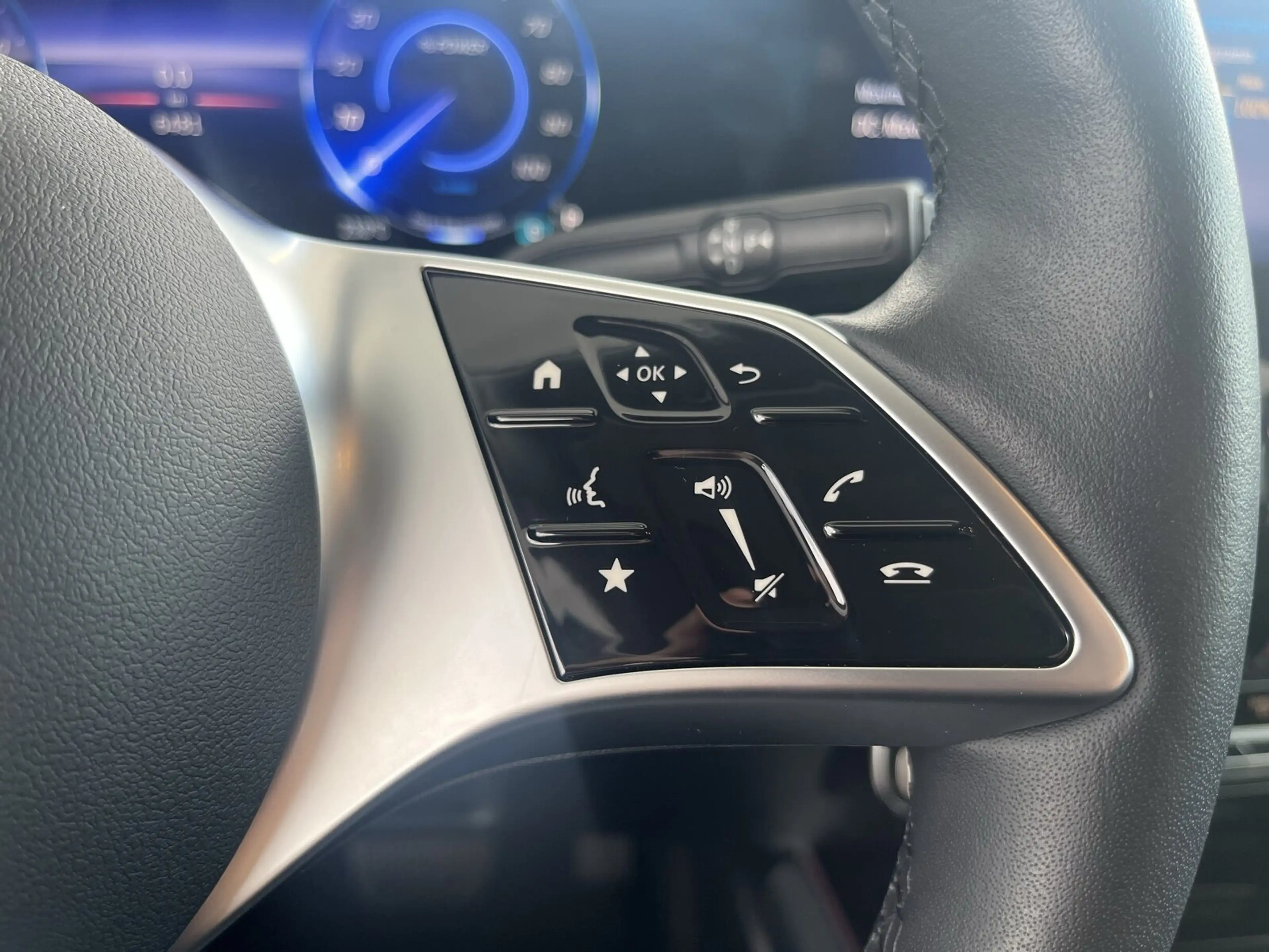 Mercedes-Benz EQA 300 EQA 300 4M Progressive/Distronic/Kamera/LED/Navi — photo 14