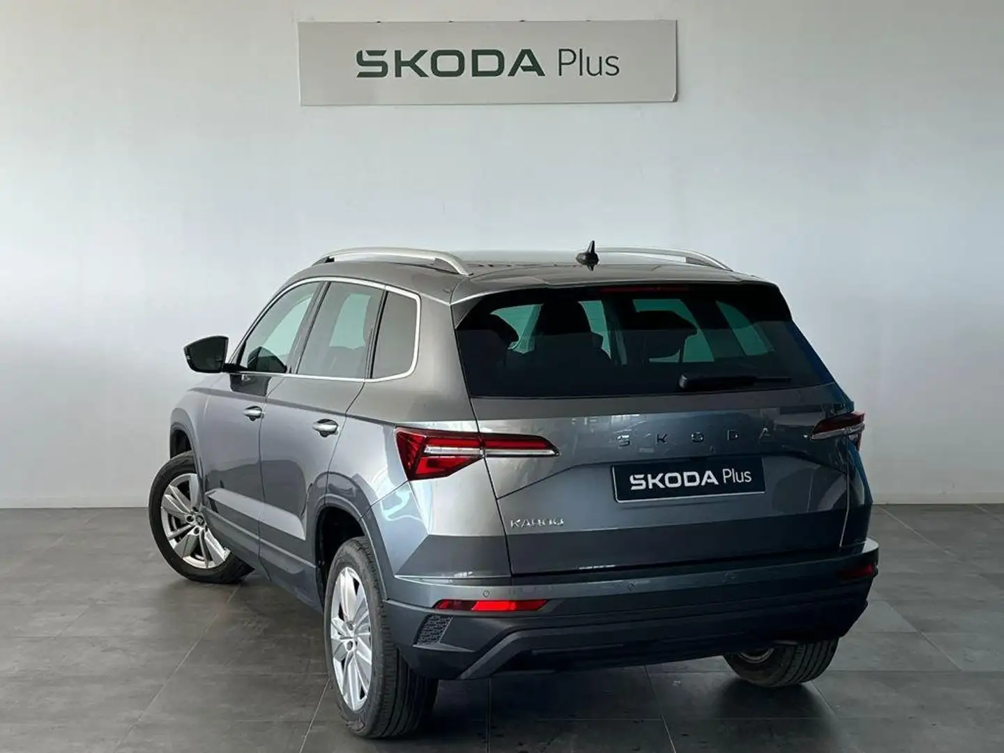 Skoda Karoq 1.5 TSI Selection ACT DSG 110KW Gris - 2
