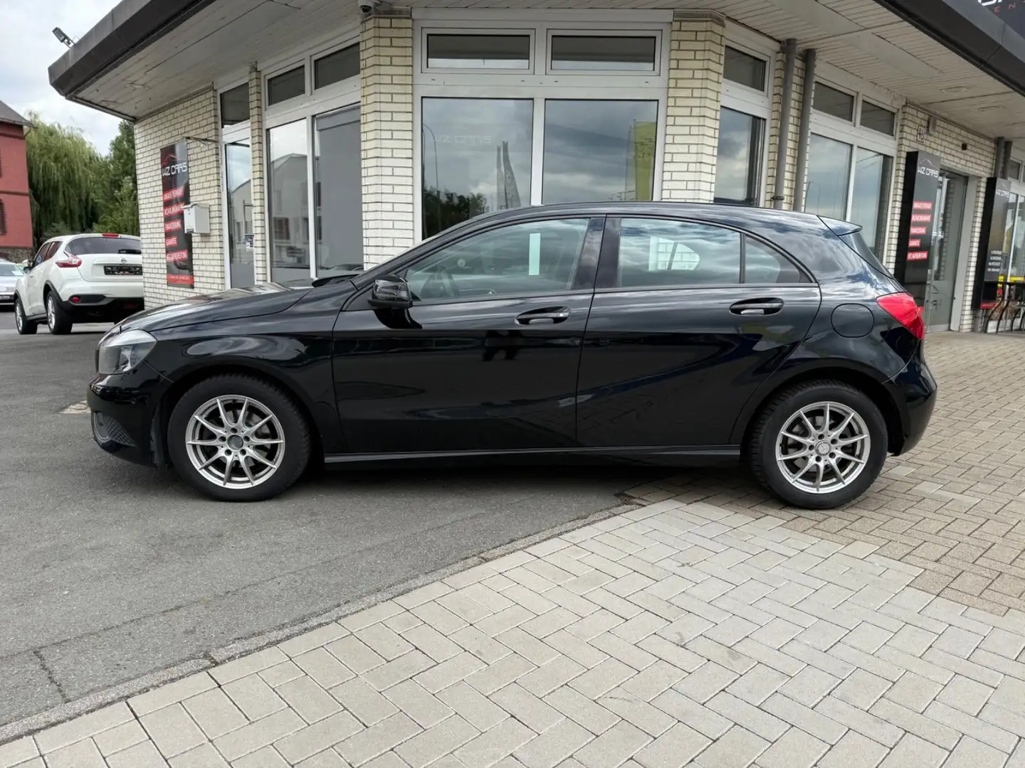 Mercedes-Benz A 180 CDI / d BlueEfficiency KLIMA PDC NAVI Schwarz - 2