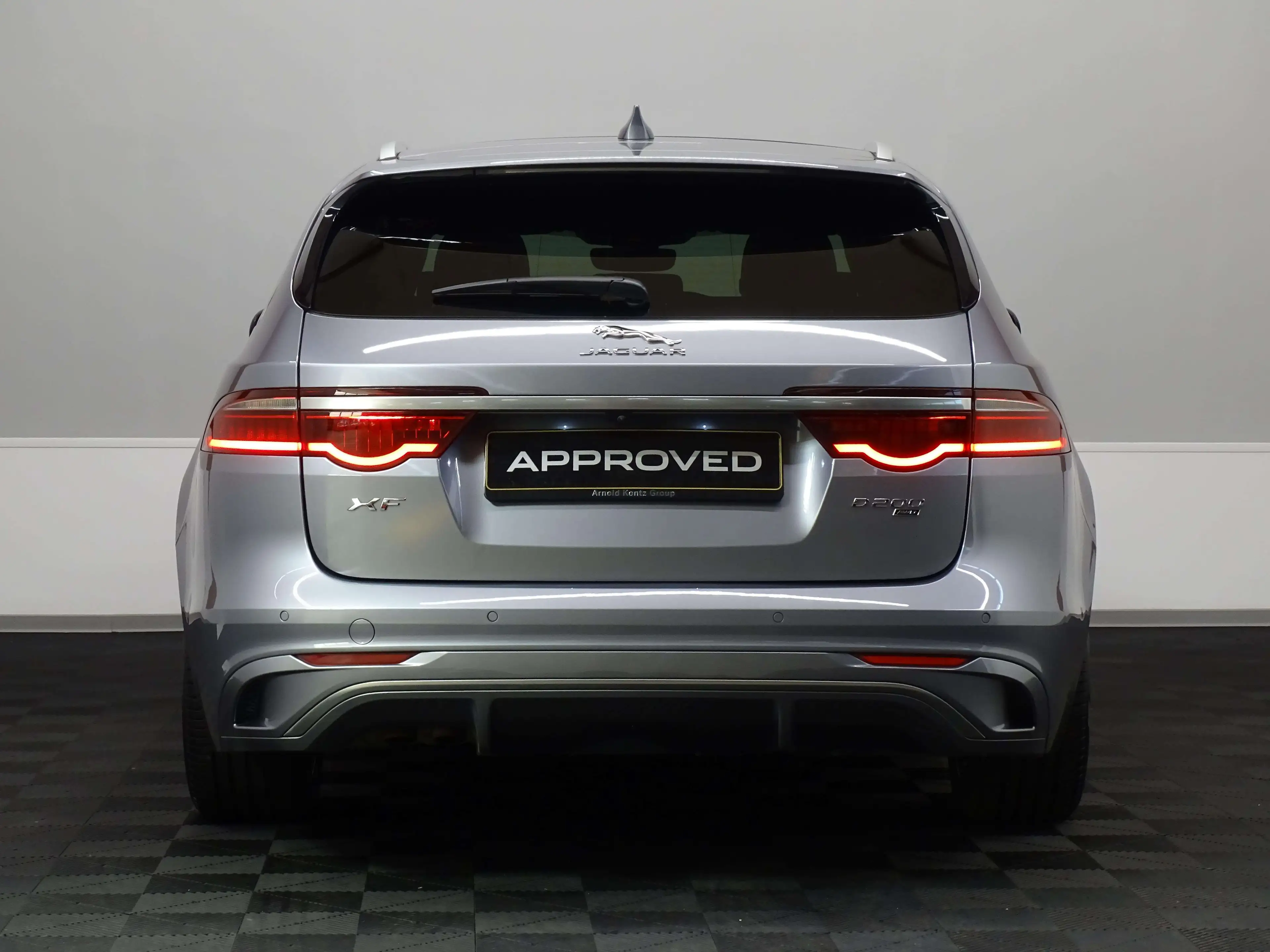 Jaguar XF D200 R-DYNAMIC SE AWD AUTO — photo 5