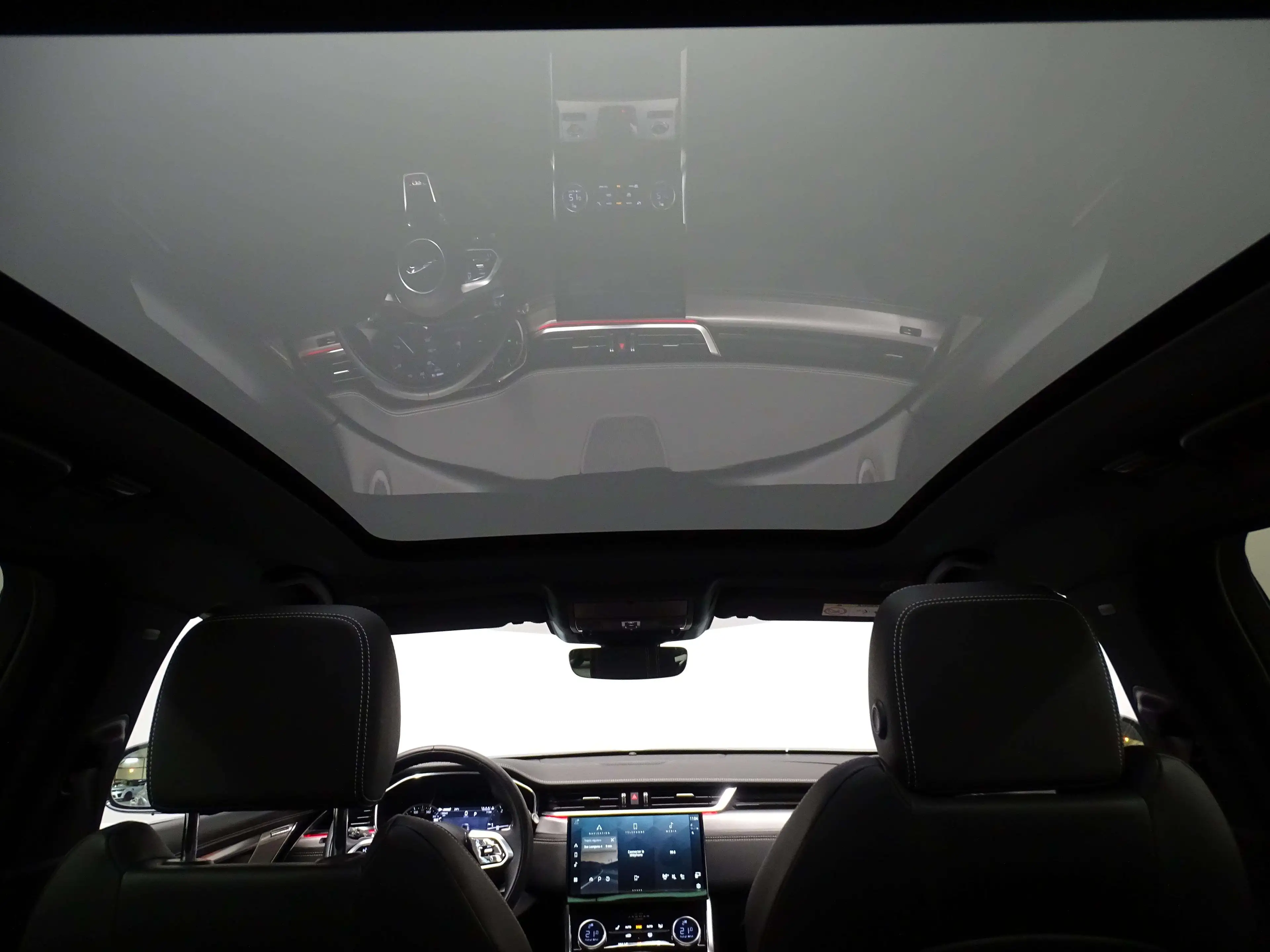Jaguar XF D200 R-DYNAMIC SE AWD AUTO — photo 10