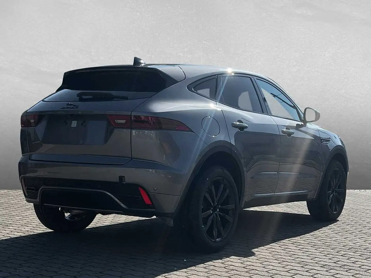 Jaguar E-Pace Diesel D200 AWD R-Dynamic S Gri - 2