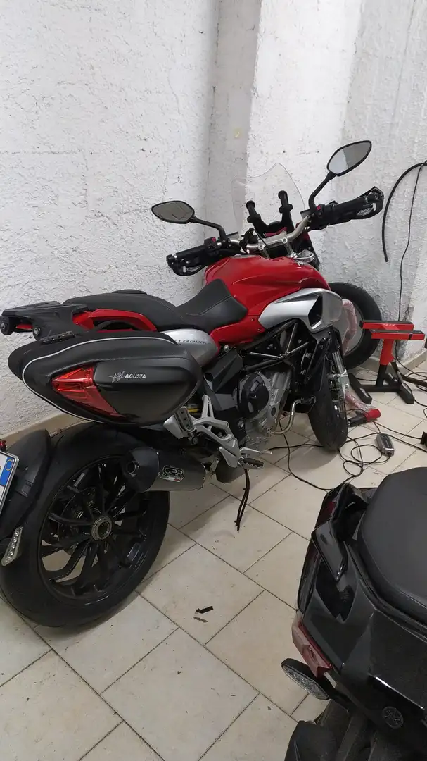 MV Agusta Stradale 800 Roşu - 2