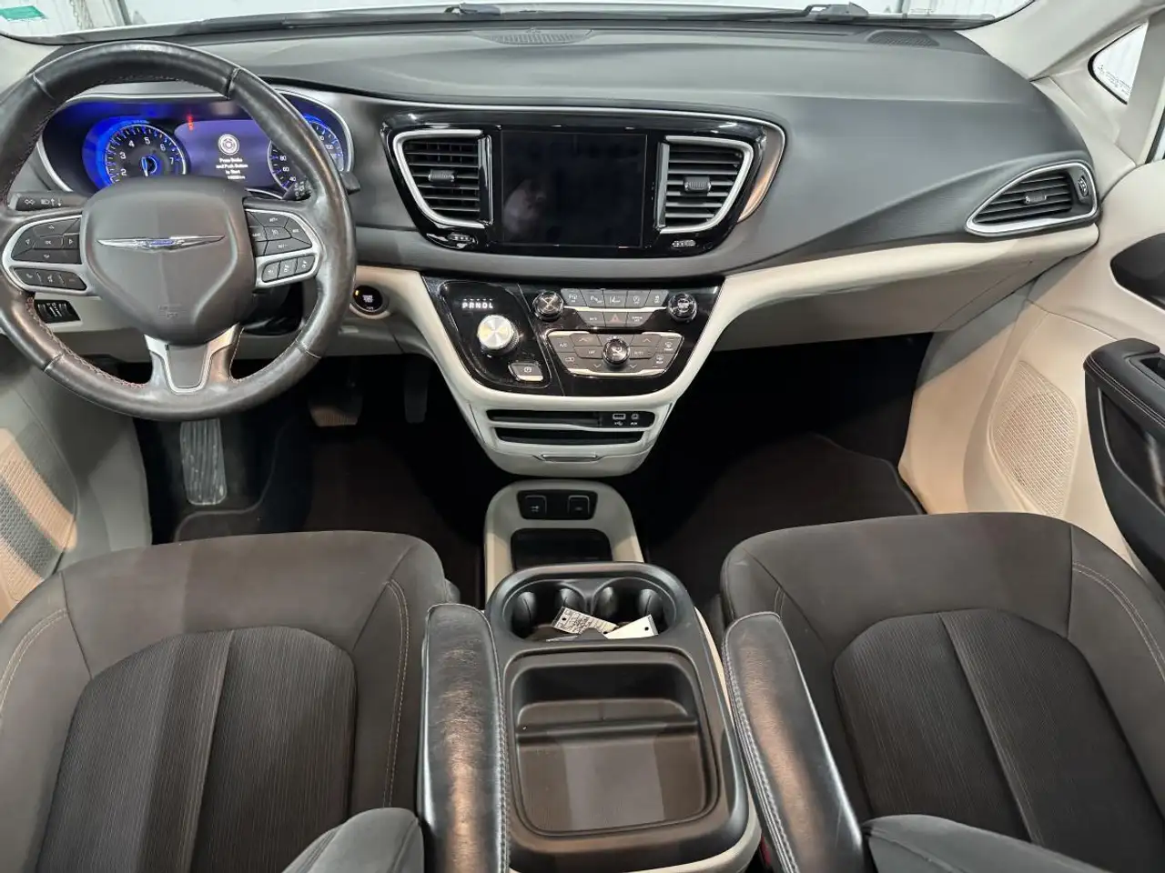 Chrysler Pacifica снимка Chrysler Pacifica