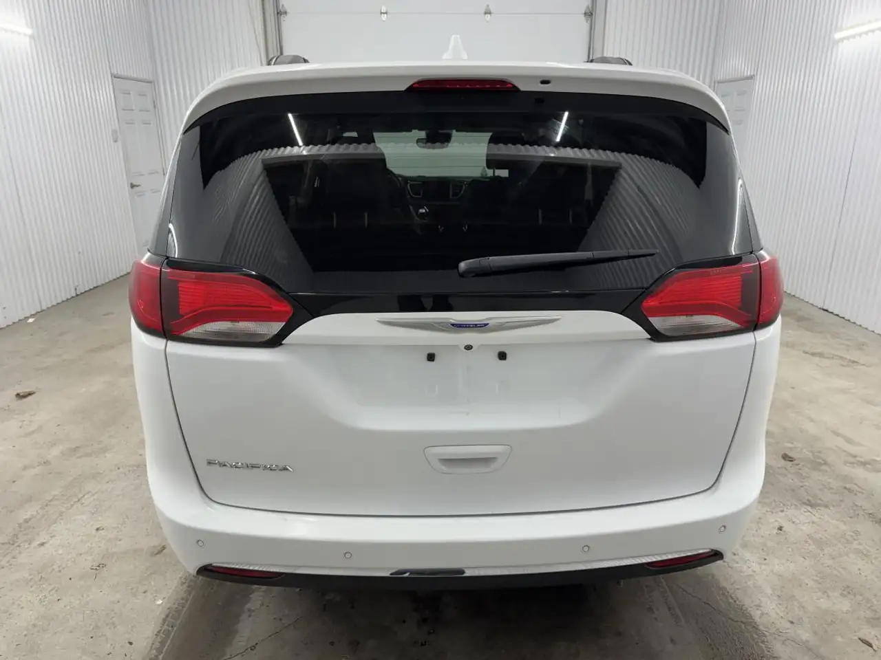 Chrysler Pacifica снимка Chrysler Pacifica