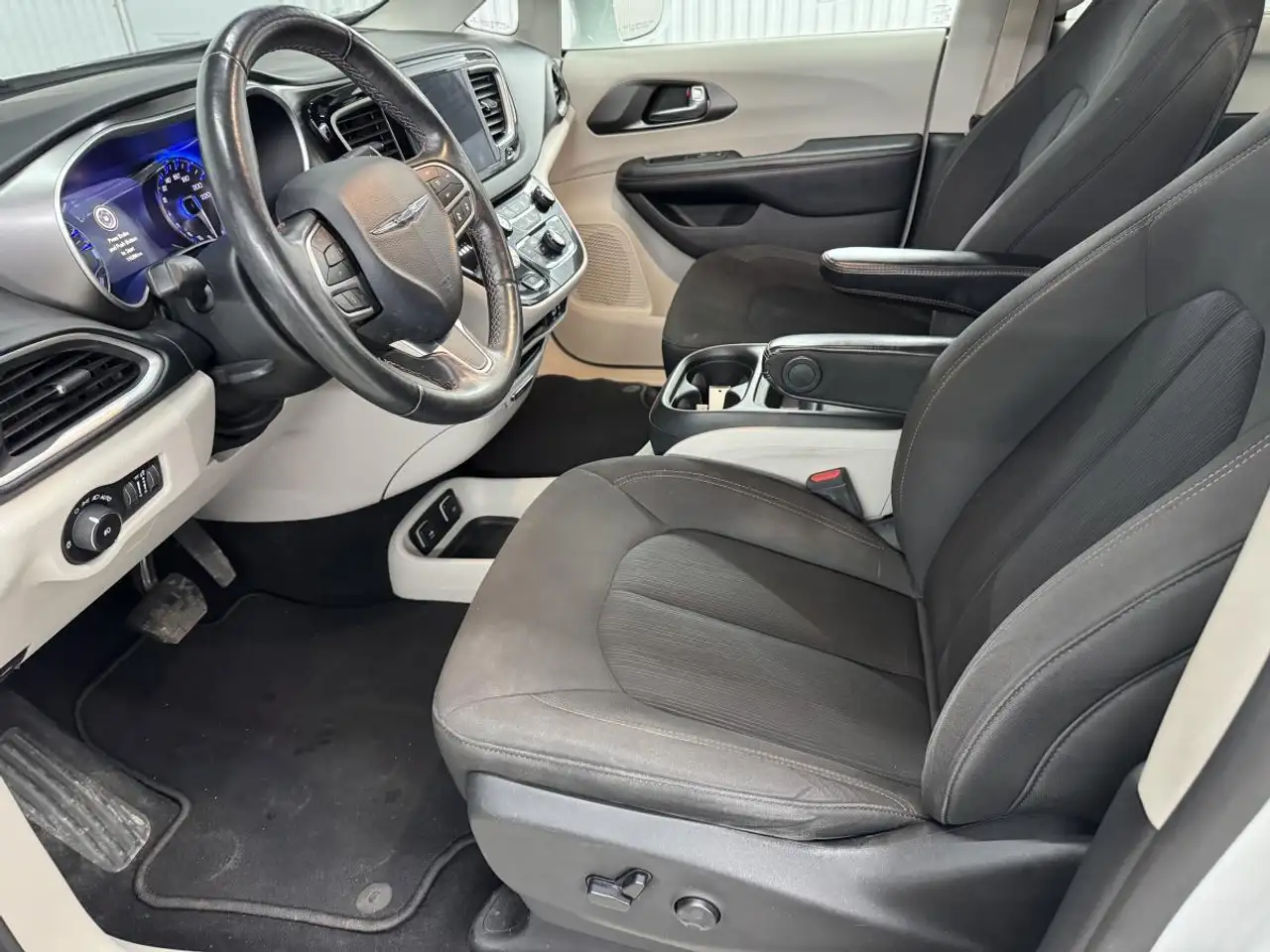 Chrysler Pacifica снимка Chrysler Pacifica