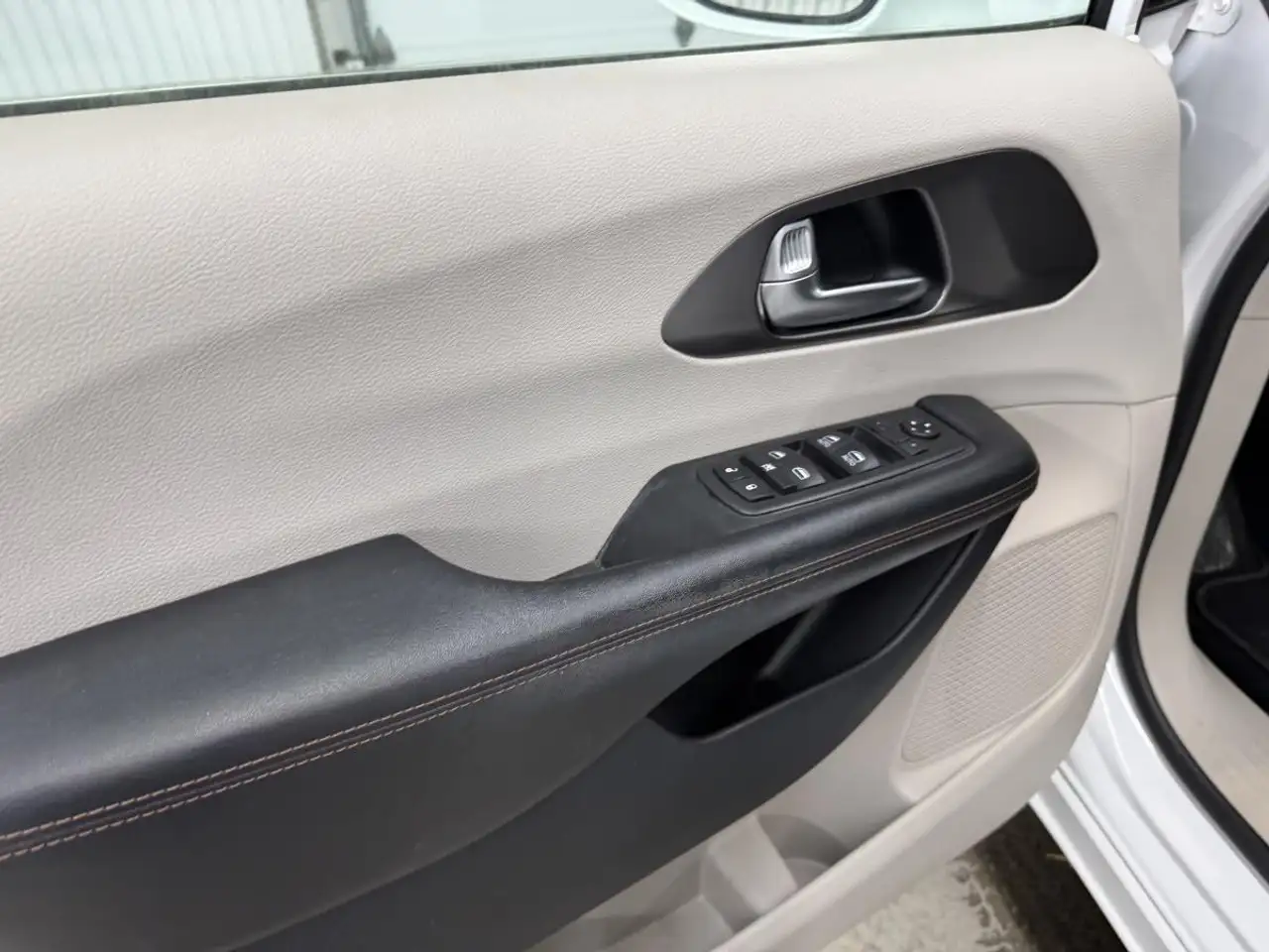 Chrysler Pacifica снимка Chrysler Pacifica