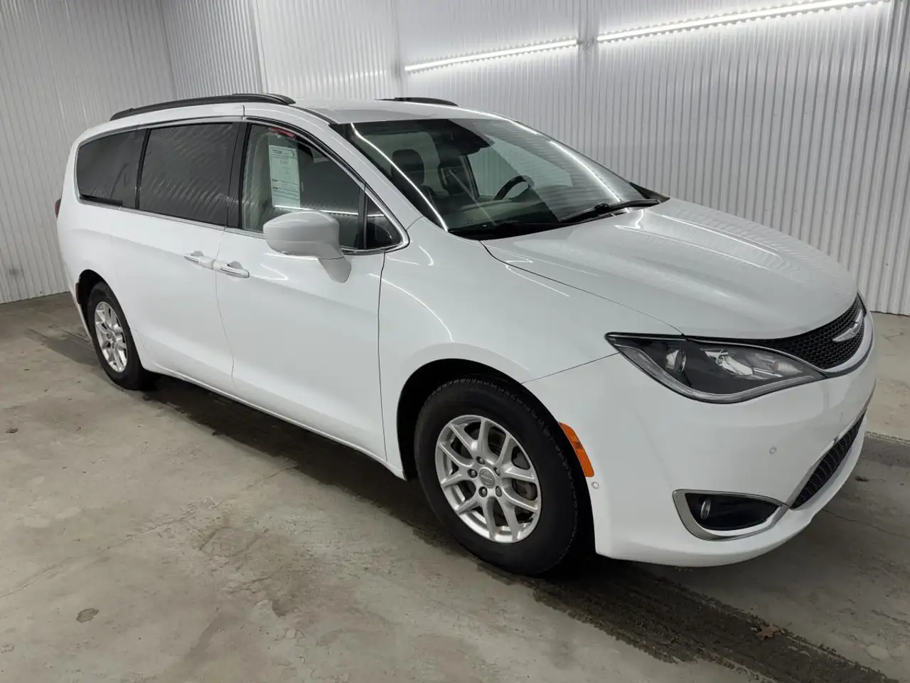 Chrysler Pacifica снимка Chrysler Pacifica