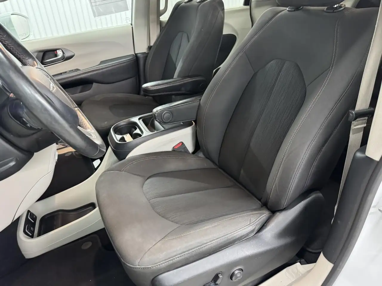 Chrysler Pacifica снимка Chrysler Pacifica