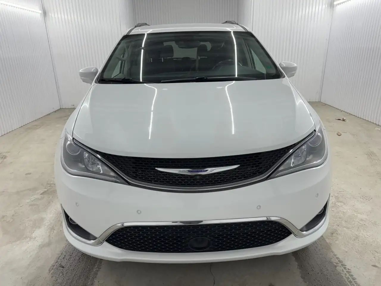 Chrysler Pacifica снимка Chrysler Pacifica